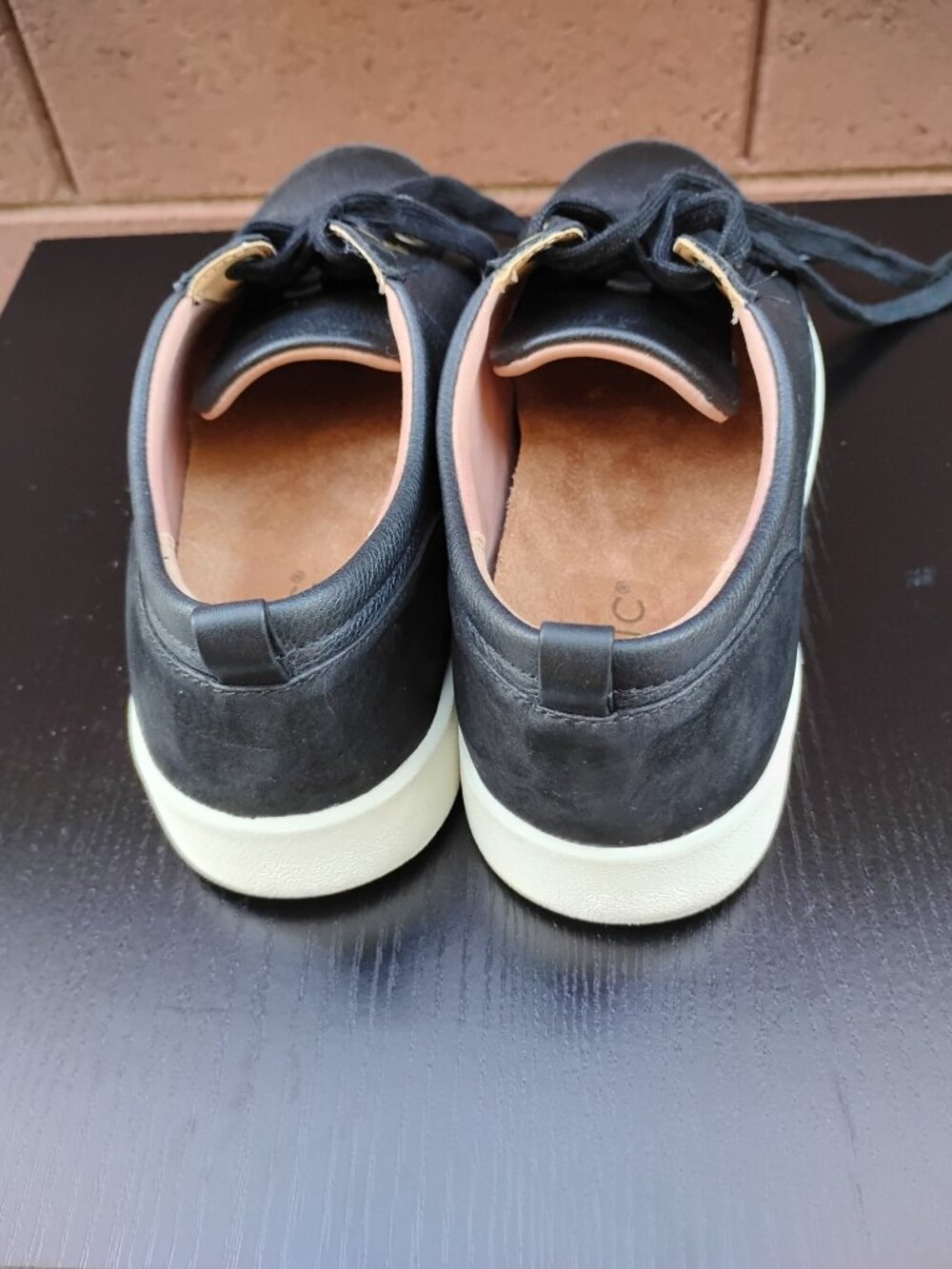 Vionic Winny Women's Black Leather Sneaker Size 7.5 - Picture 5 of 6